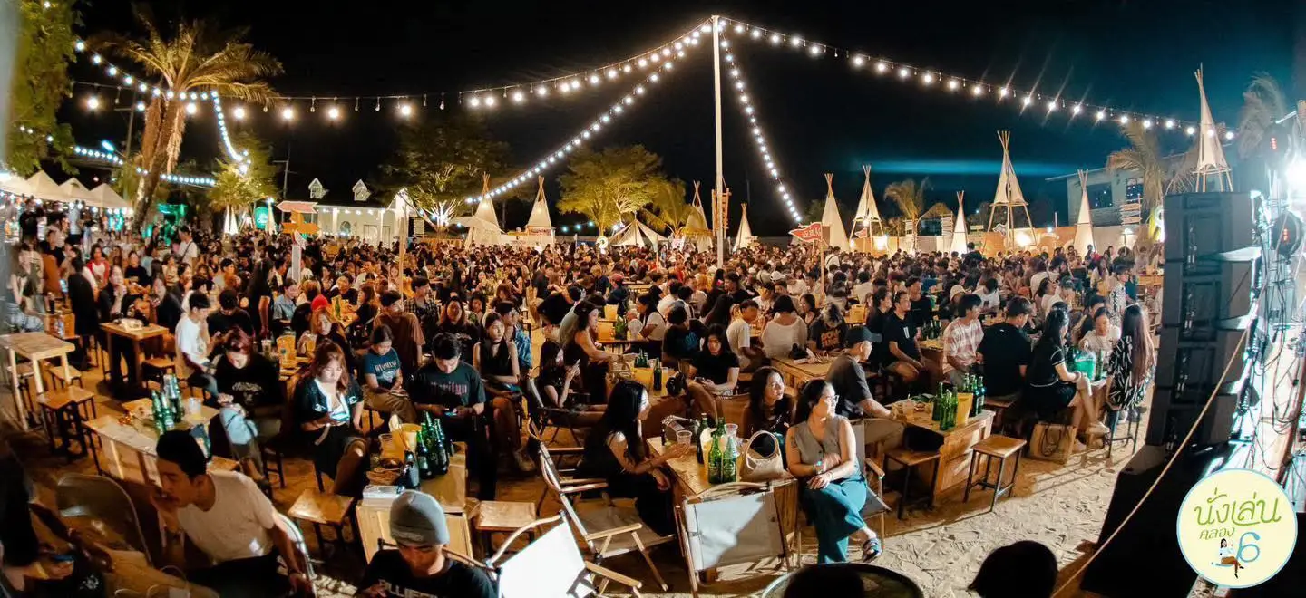 นั่งเล่น คลอง 6